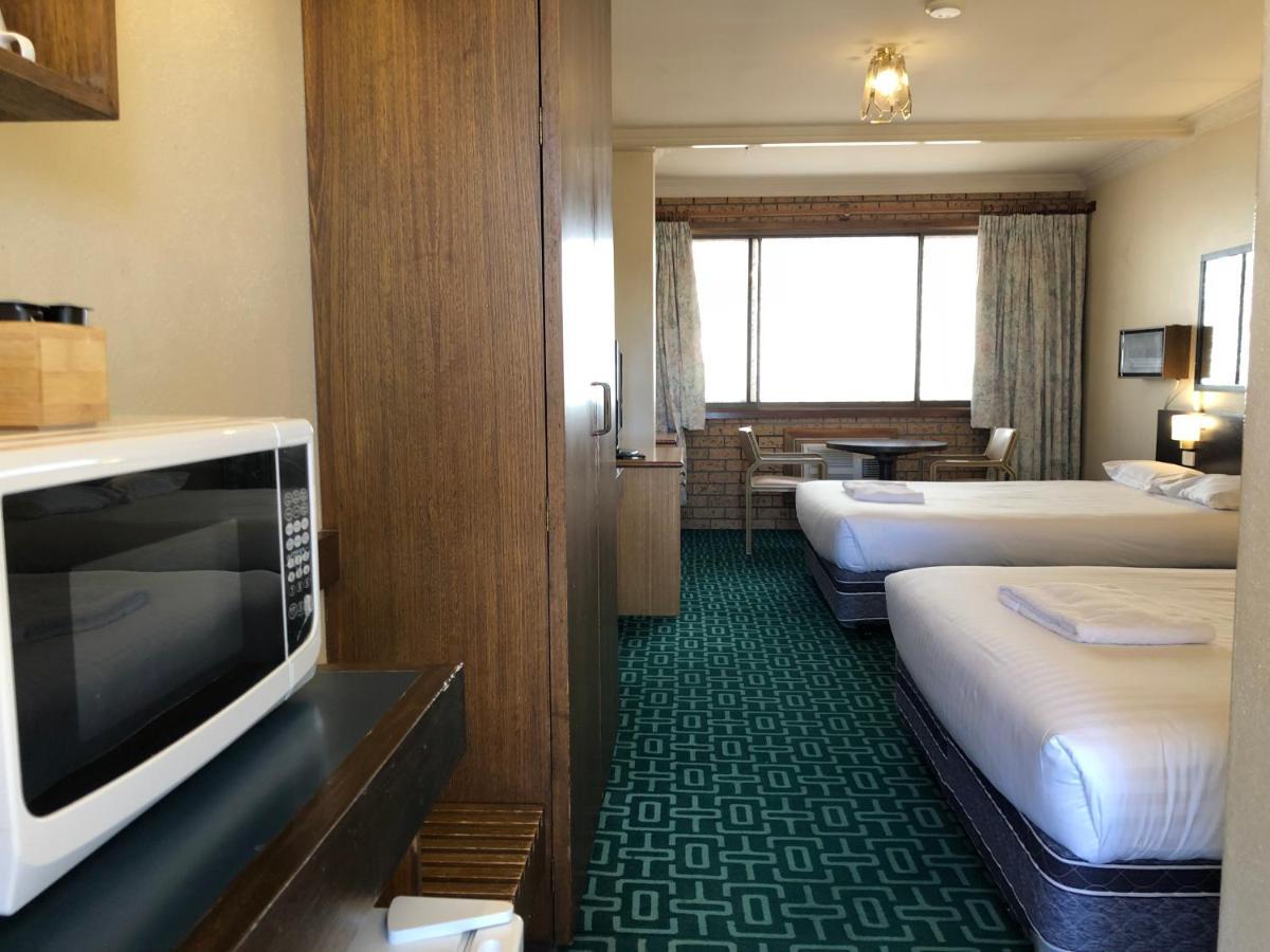 Canberra Lyneham Motor Inn ภายนอก รูปภาพ