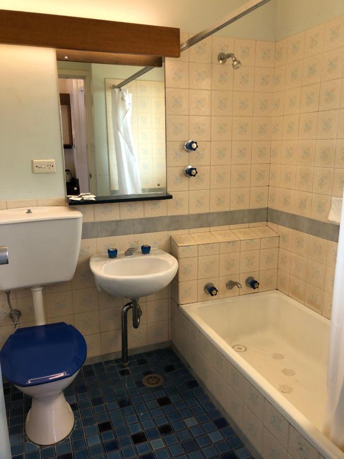 Canberra Lyneham Motor Inn ภายนอก รูปภาพ