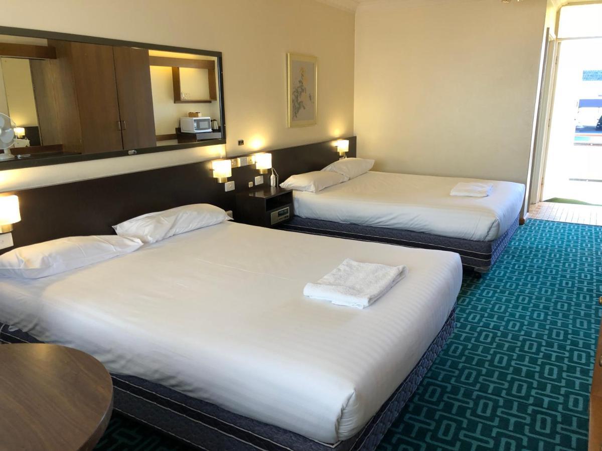 Canberra Lyneham Motor Inn ภายนอก รูปภาพ
