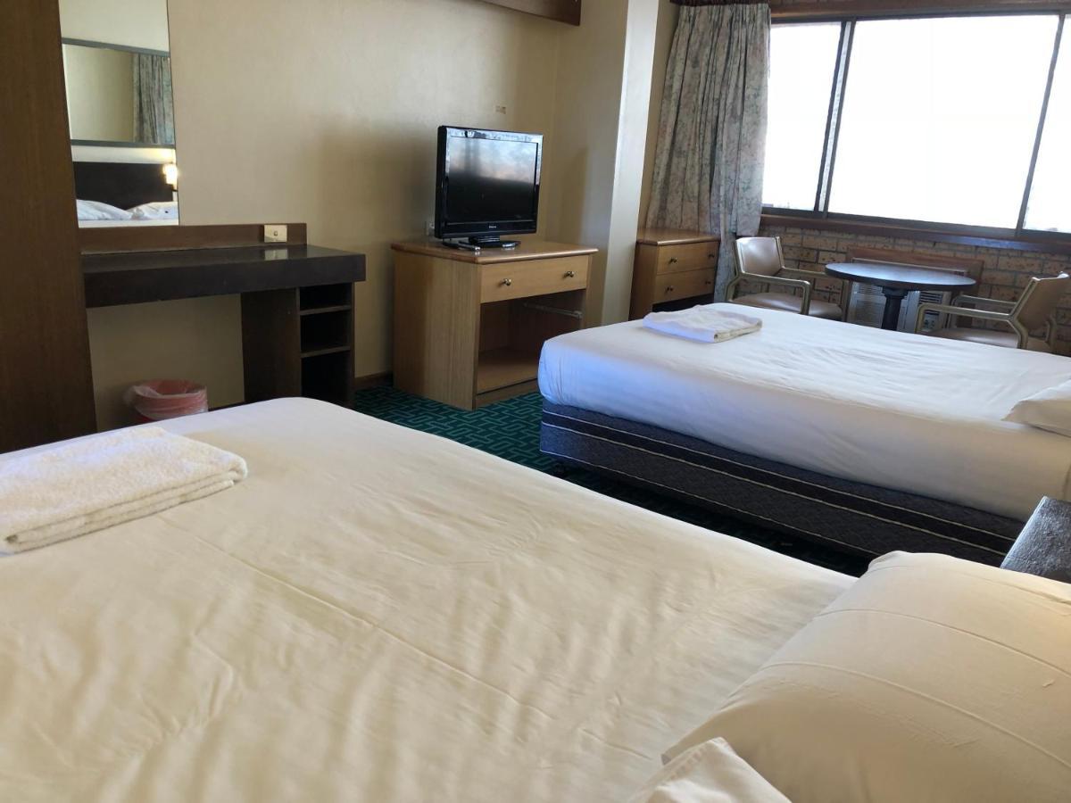 Canberra Lyneham Motor Inn ภายนอก รูปภาพ