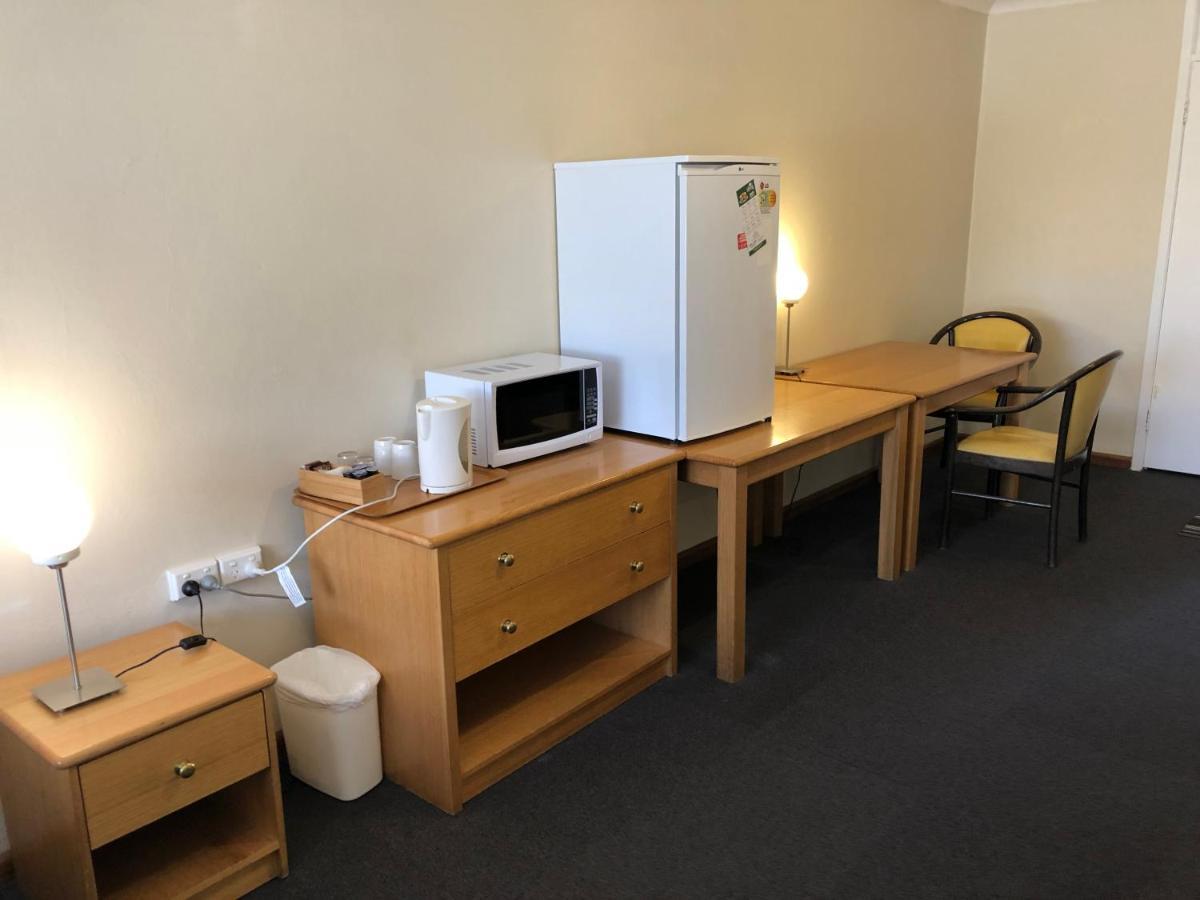 Canberra Lyneham Motor Inn ภายนอก รูปภาพ
