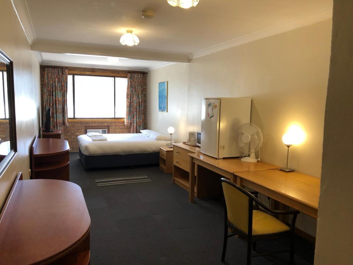 Canberra Lyneham Motor Inn ภายนอก รูปภาพ