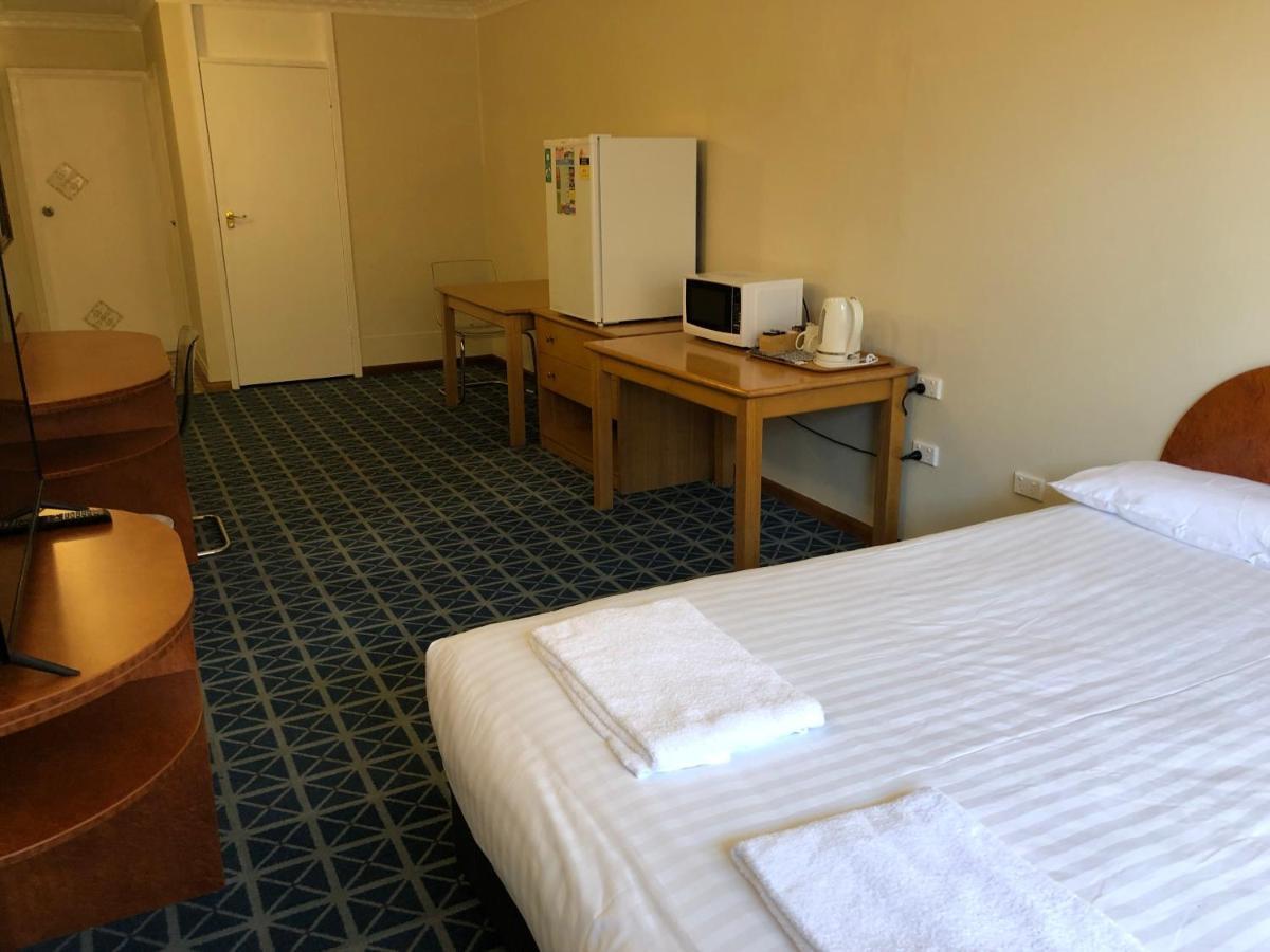 Canberra Lyneham Motor Inn ภายนอก รูปภาพ