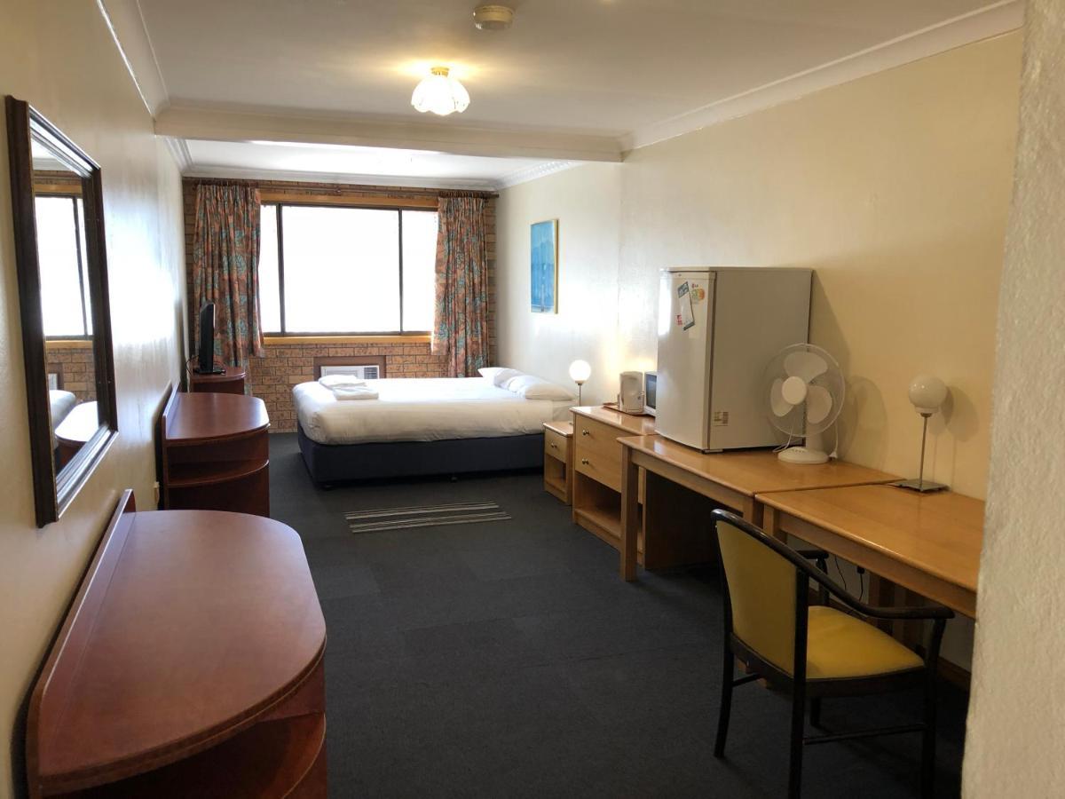Canberra Lyneham Motor Inn ภายนอก รูปภาพ