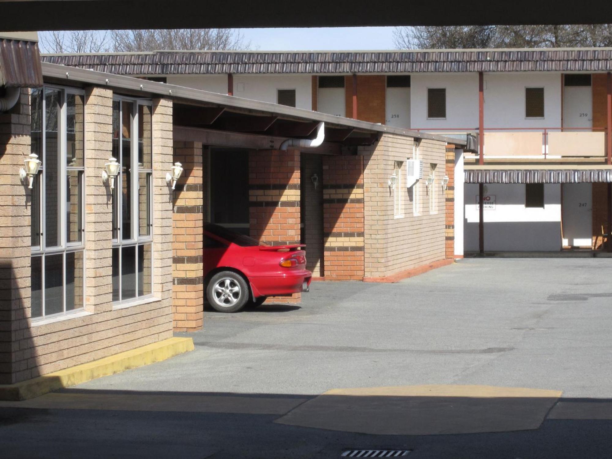 Canberra Lyneham Motor Inn ภายนอก รูปภาพ