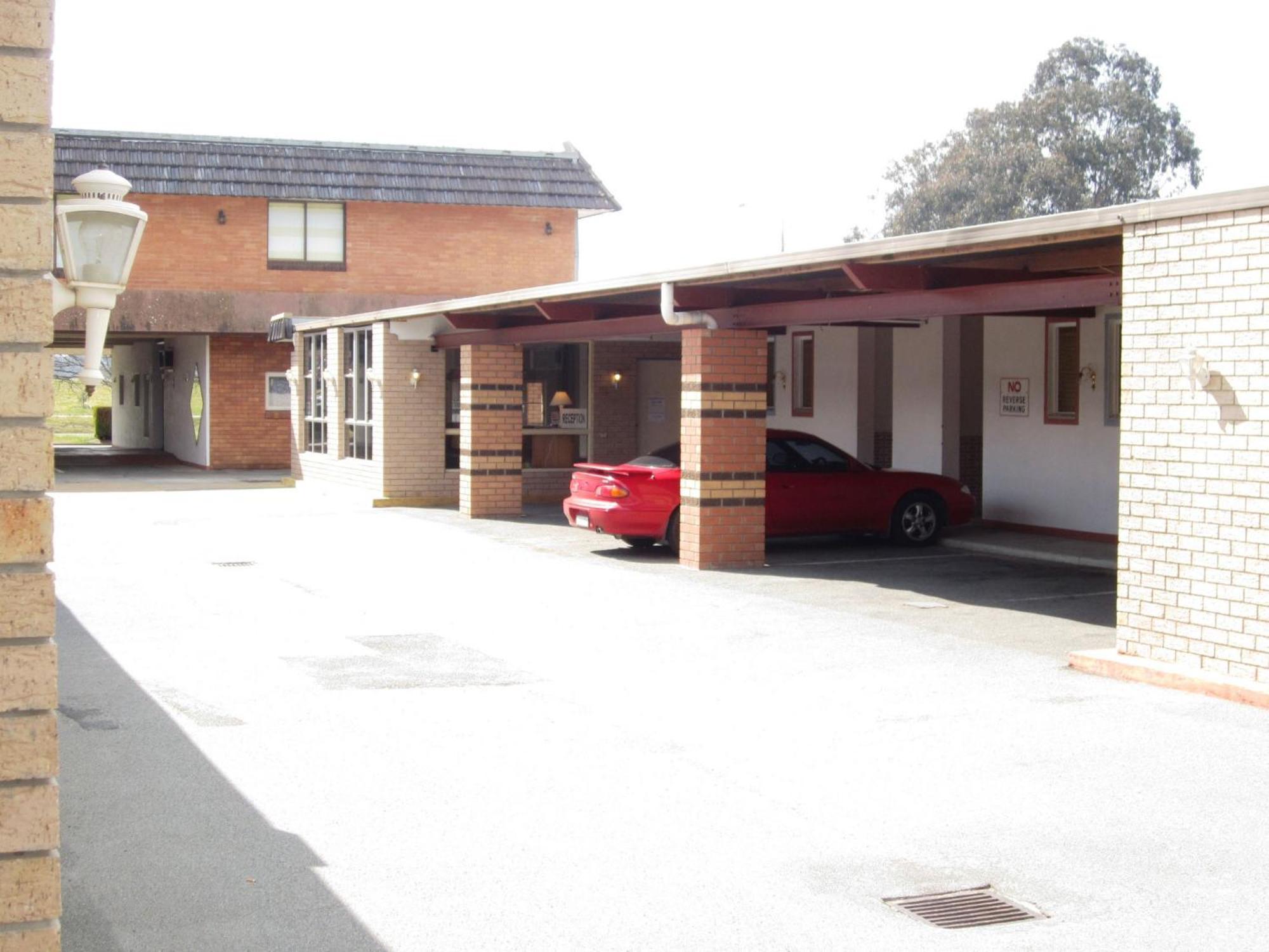 Canberra Lyneham Motor Inn ภายนอก รูปภาพ