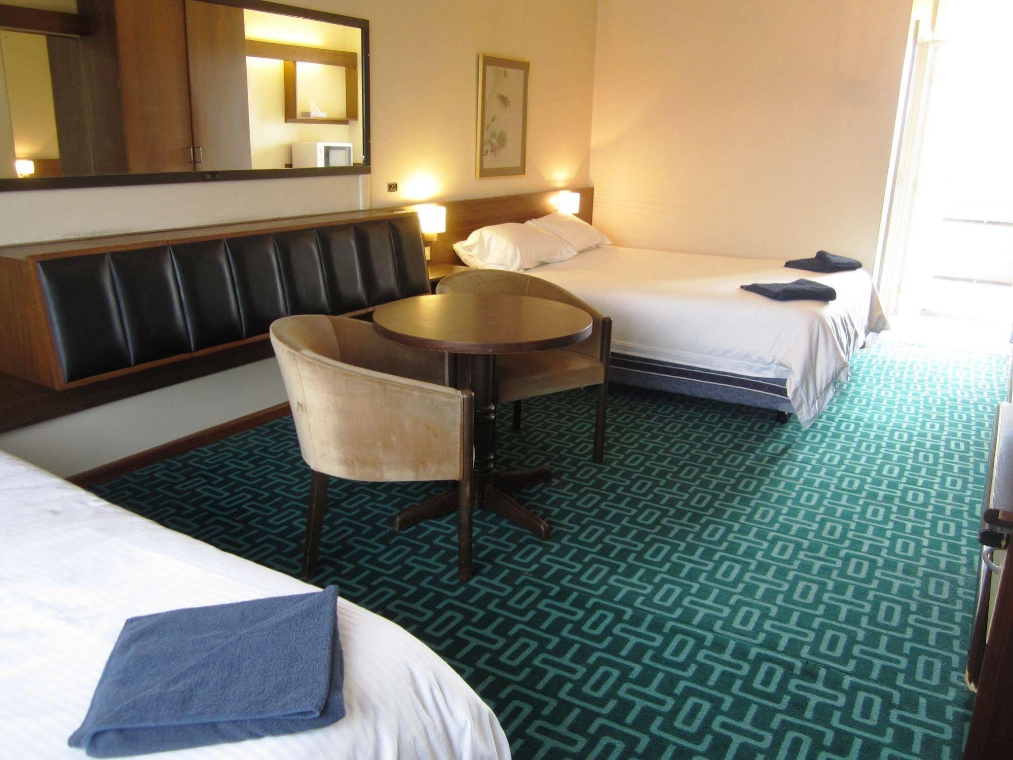 Canberra Lyneham Motor Inn ภายนอก รูปภาพ
